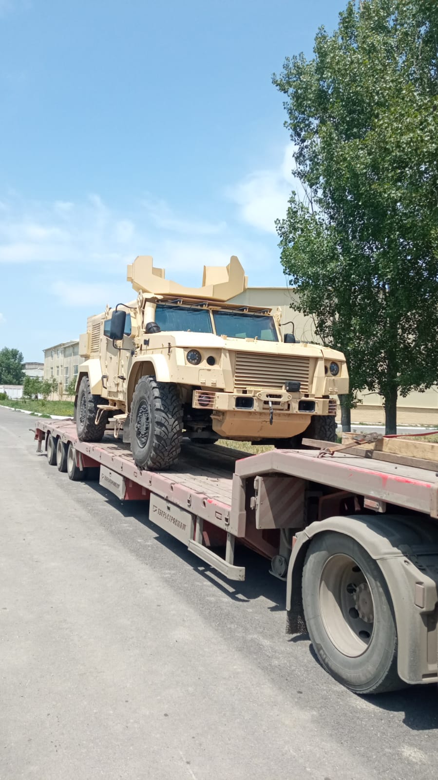 Бронеавтомобиль "Тайфун" из Кизляр в Москву